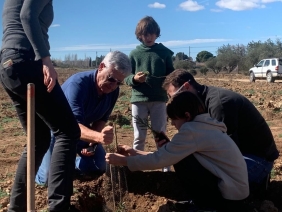 Plantación de árboles del Bosque de los Zaragozanos en Garrapinillos.